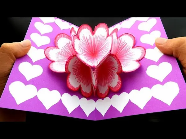 Tarjeta 3D con flores sorpresa